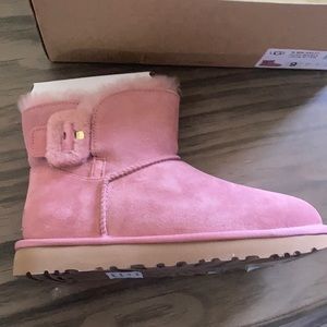 UGG, Size 9, mini Bailey fluff buckle